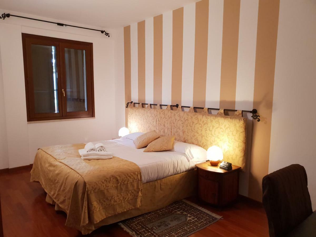 Locanda Da Vittorio Manerba del Garda Bagian luar foto